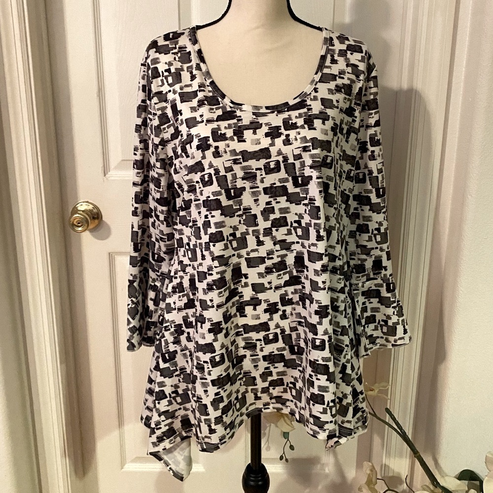 Black & White 3/4 Sleeve Geometric Pattern Blouse